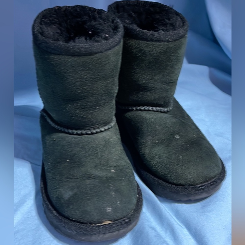 Ugg size 7 toddler